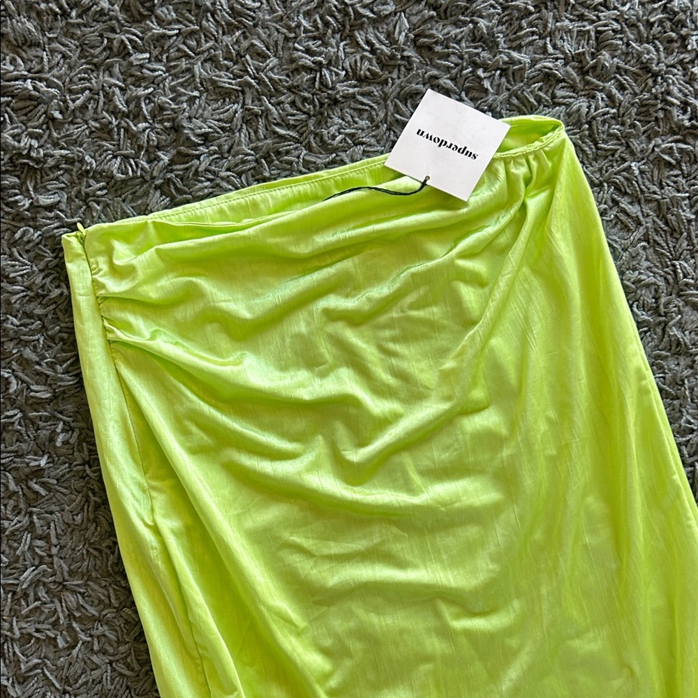 SUPERDOWN NWT Karolyna Maxi Skirt in Citron
Lime Size Medium - Picture 5 of 12